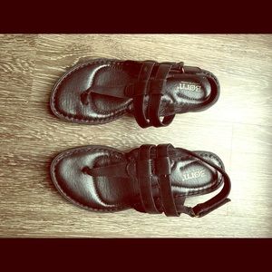 Stylish Born Sandals Size 8